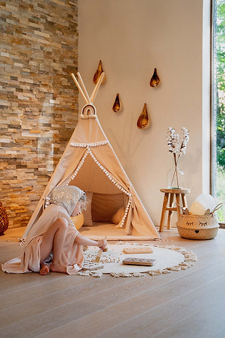 Moje. Tipi tent Latte (met pompons)